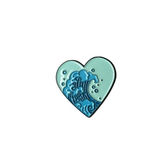 Pin corazón olas de mar
